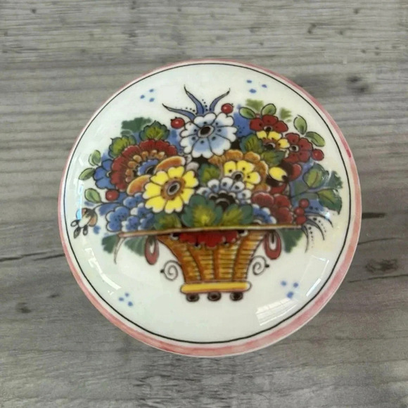 Delft Polychrome Hand painted Trinket Box - Picture 1 of 6